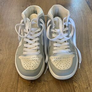Nike Women's Sneakers - White and Gray